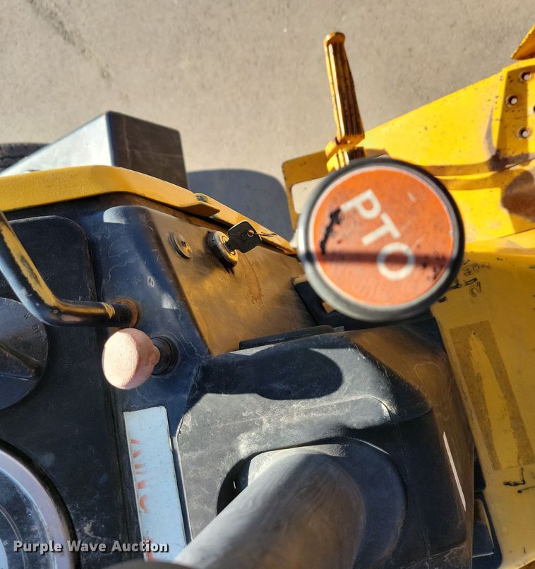 image for item NB9938 1988 John Deere  2355 tractor