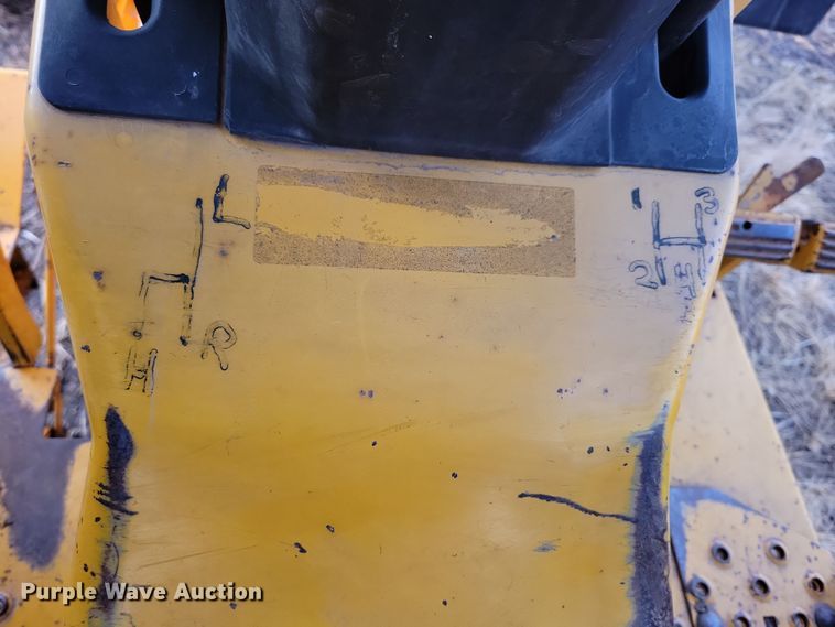 image for item NB9938 1988 John Deere  2355 tractor