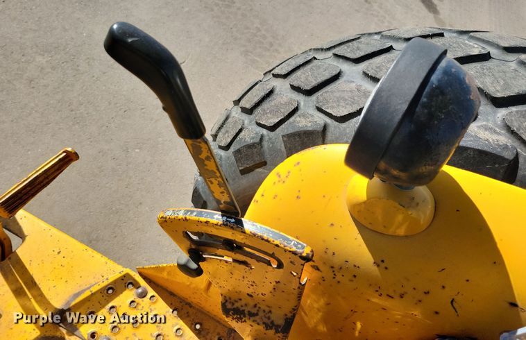 image for item NB9938 1988 John Deere  2355 tractor