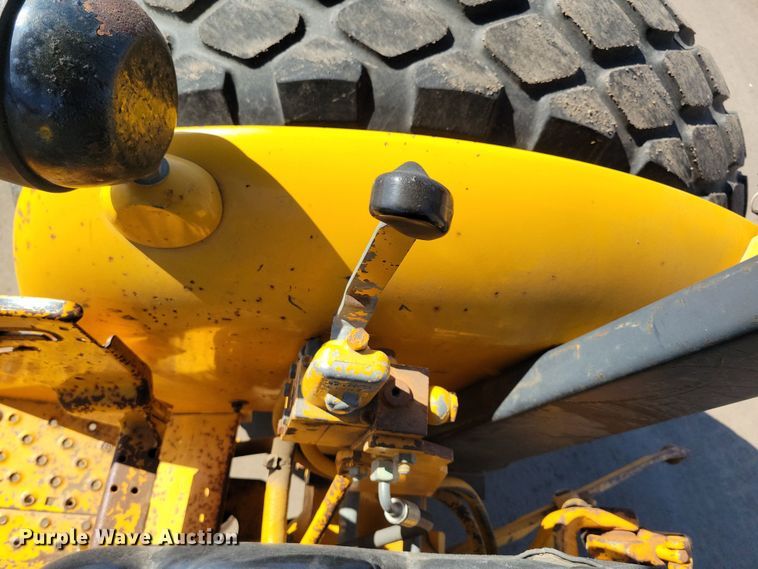 image for item NB9938 1988 John Deere  2355 tractor