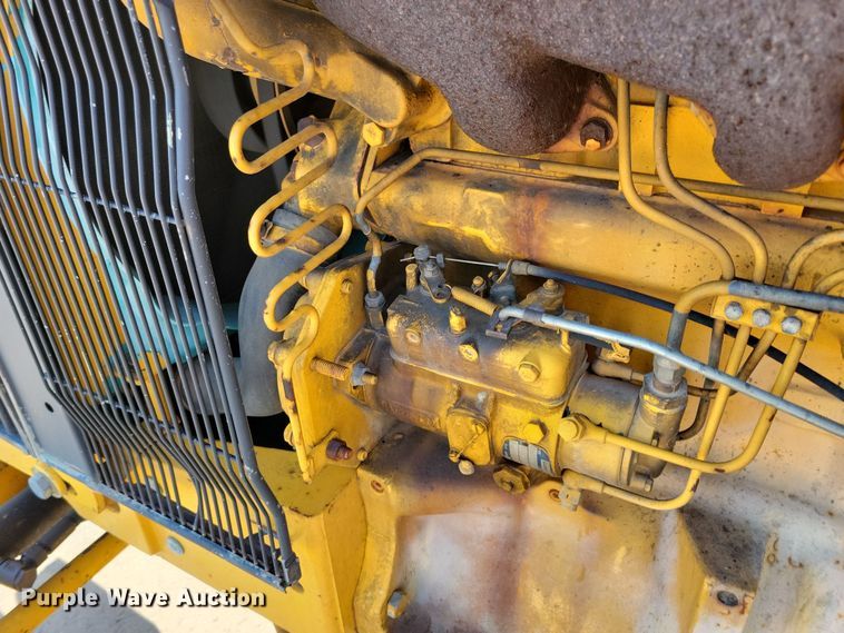 image for item NB9938 1988 John Deere  2355 tractor