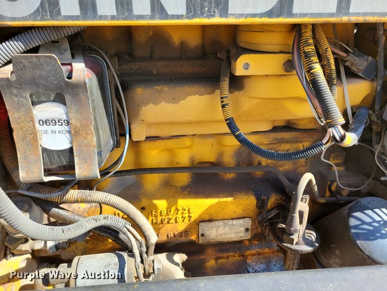 image for item NB9938 1988 John Deere  2355 tractor