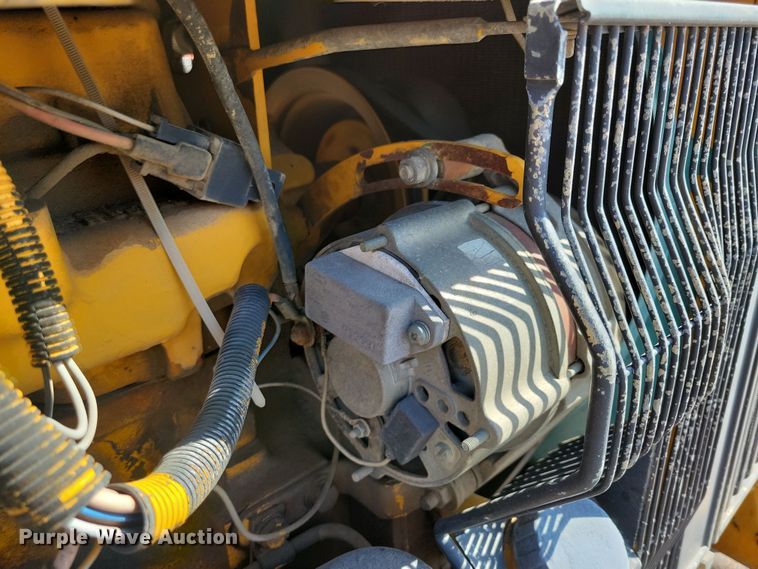 image for item NB9938 1988 John Deere  2355 tractor