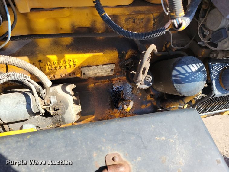 image for item NB9938 1988 John Deere  2355 tractor