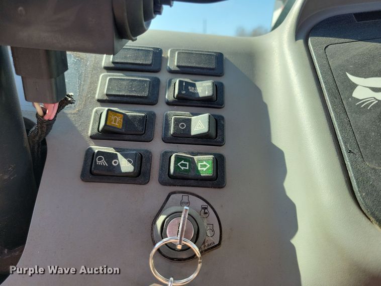 image for item NB9944 2013 Bobcat Toolcat 5600 utility vehicle