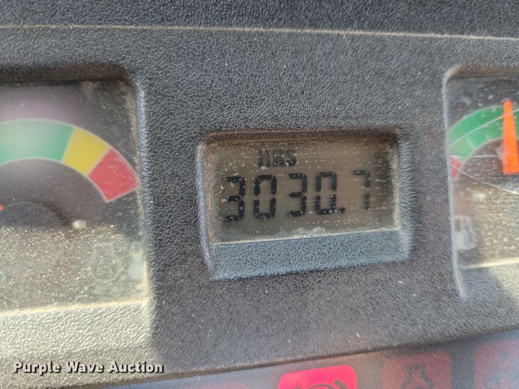 image for item NB9944 2013 Bobcat Toolcat 5600 utility vehicle