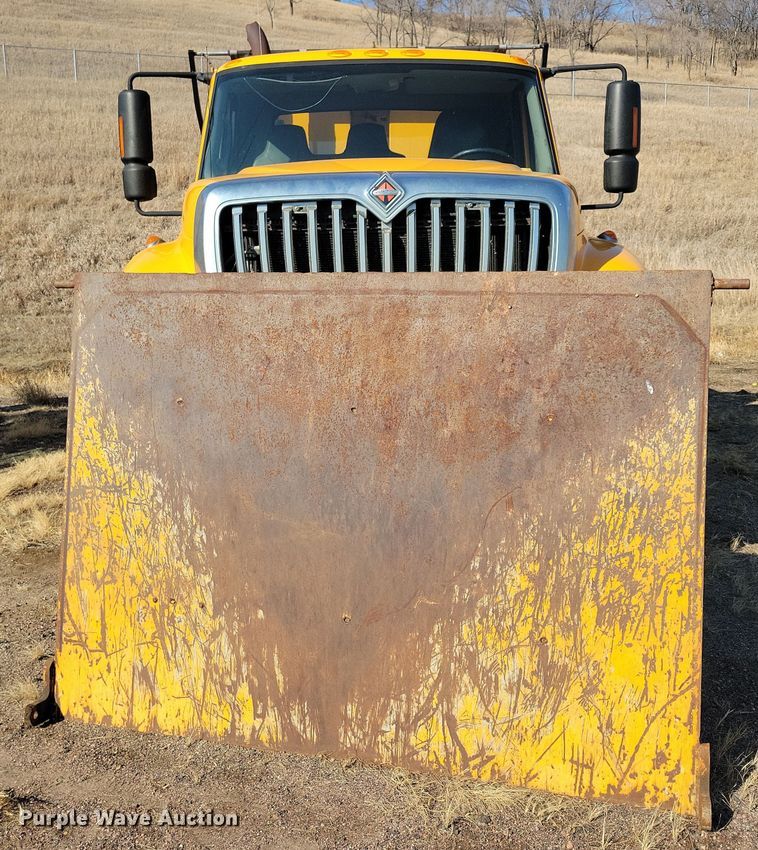 image for item NB9946 2013 International WorkStar 7500 dump truck