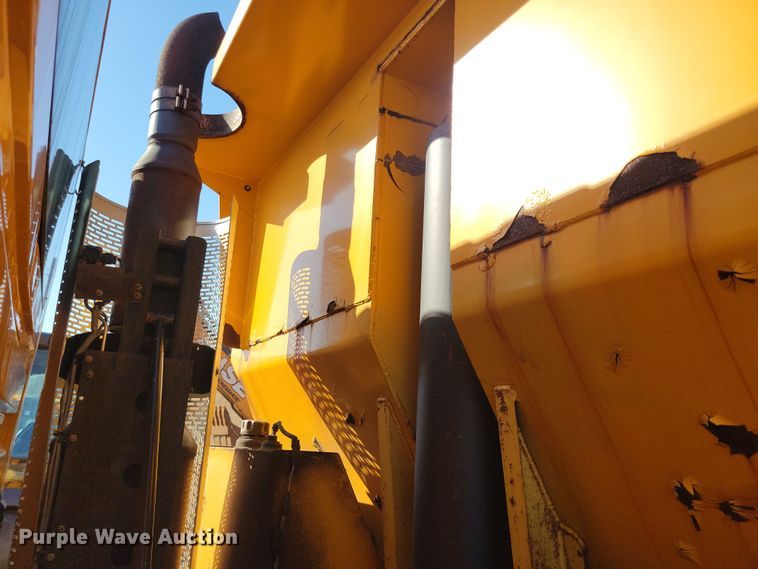 image for item NB9946 2013 International WorkStar 7500 dump truck