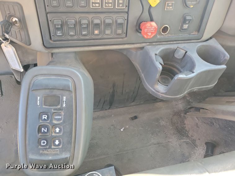 image for item NB9946 2013 International WorkStar 7500 dump truck