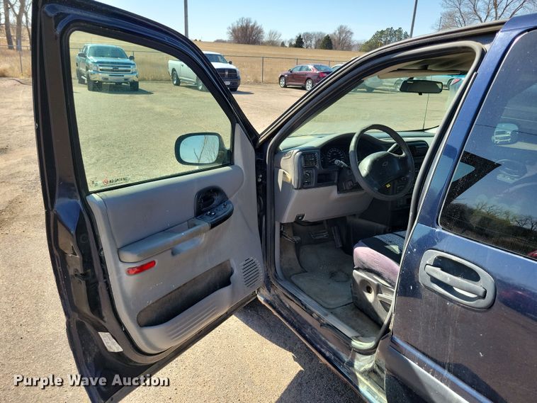 image for item NB9954 2003 Chevrolet  Venture van