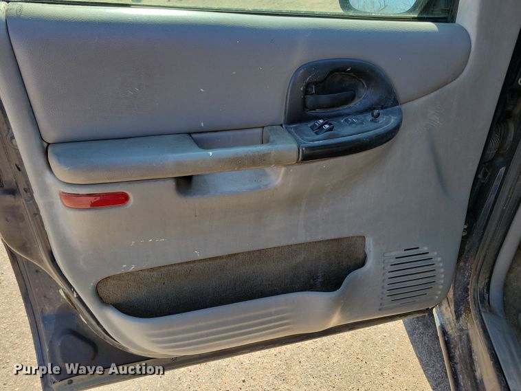 image for item NB9954 2003 Chevrolet  Venture van