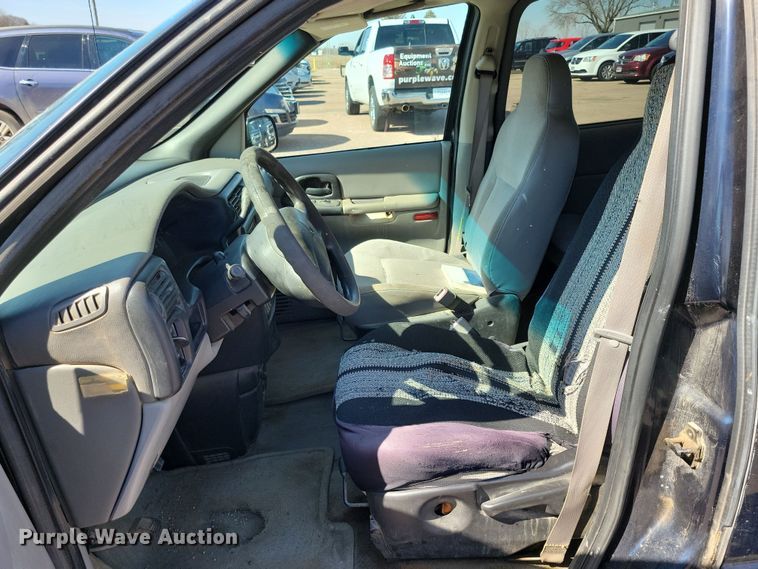 image for item NB9954 2003 Chevrolet  Venture van