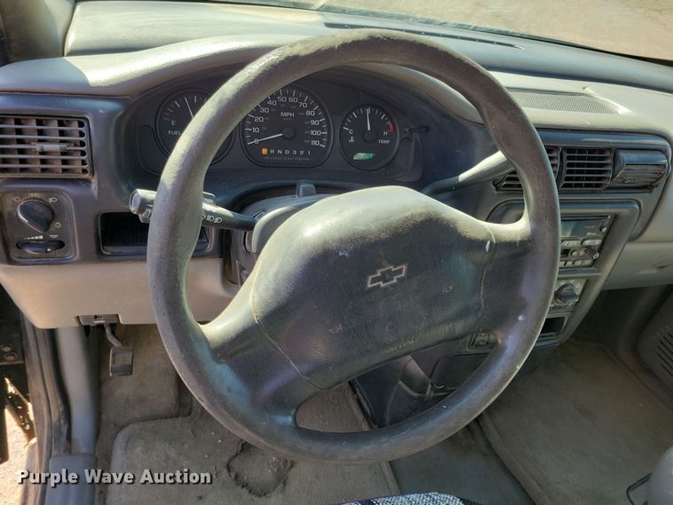 image for item NB9954 2003 Chevrolet  Venture van