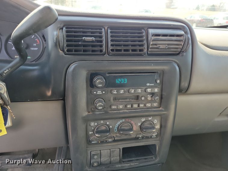 image for item NB9954 2003 Chevrolet  Venture van