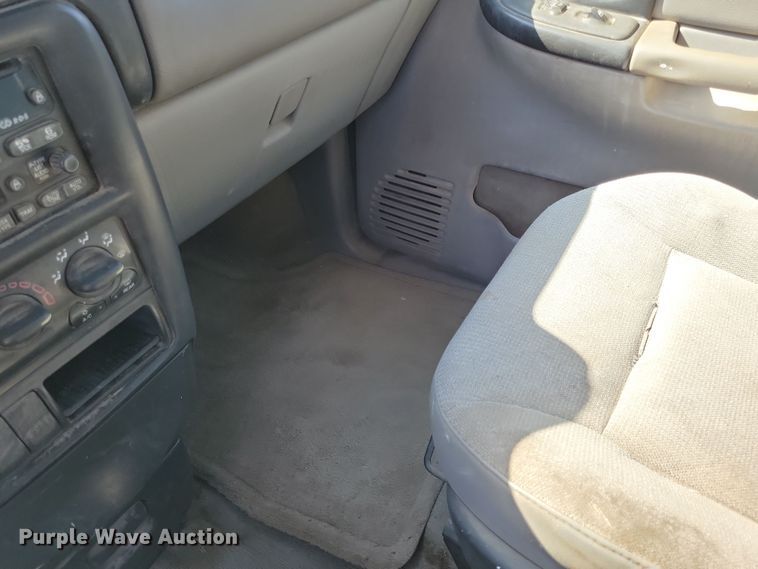 image for item NB9954 2003 Chevrolet  Venture van