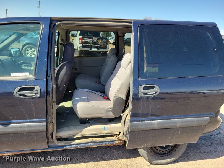 image for item NB9954 2003 Chevrolet  Venture van