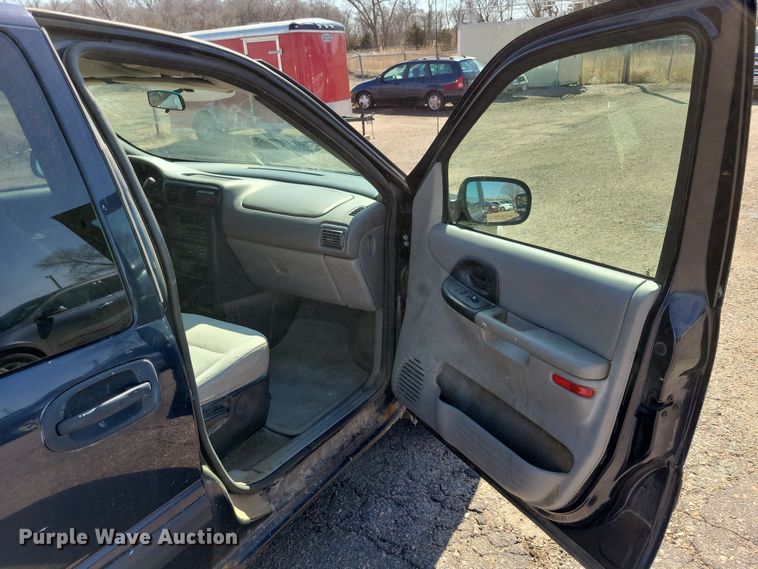 image for item NB9954 2003 Chevrolet  Venture van