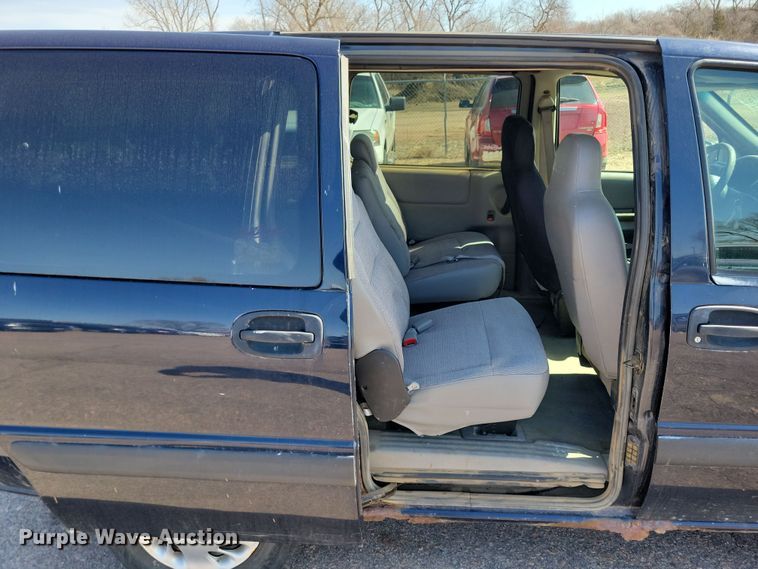 image for item NB9954 2003 Chevrolet  Venture van