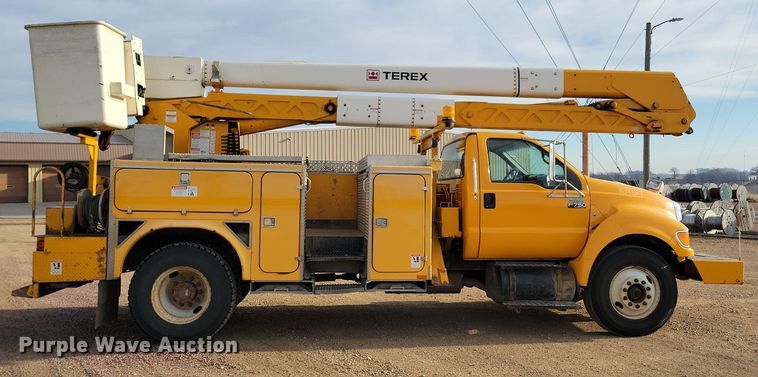 image for item NB9956 2007 Ford F750 Super Duty bucket truck