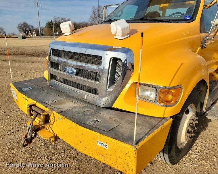 image for item NB9956 2007 Ford F750 Super Duty bucket truck
