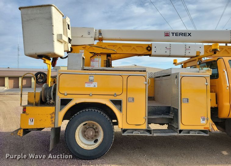 image for item NB9956 2007 Ford F750 Super Duty bucket truck