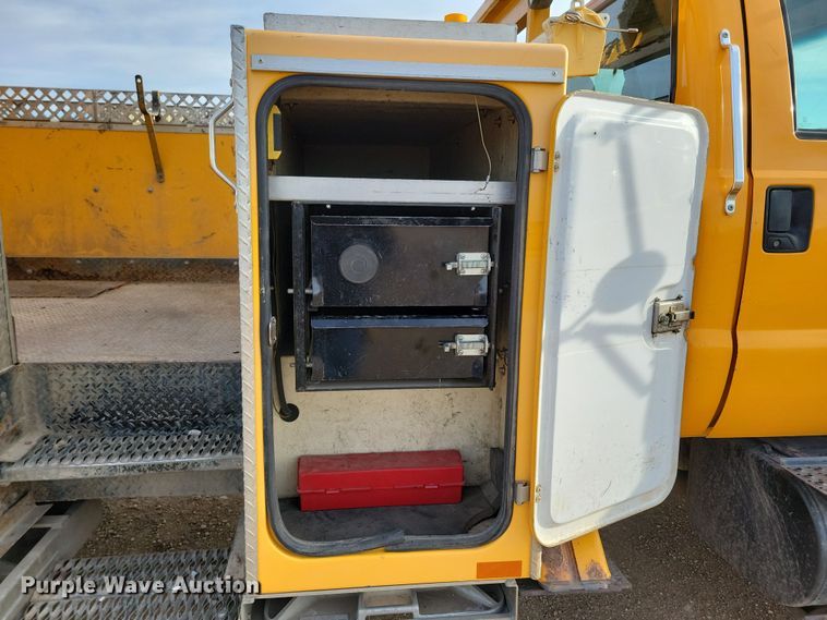 image for item NB9956 2007 Ford F750 Super Duty bucket truck