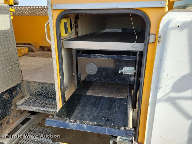 image for item NB9956 2007 Ford F750 Super Duty bucket truck