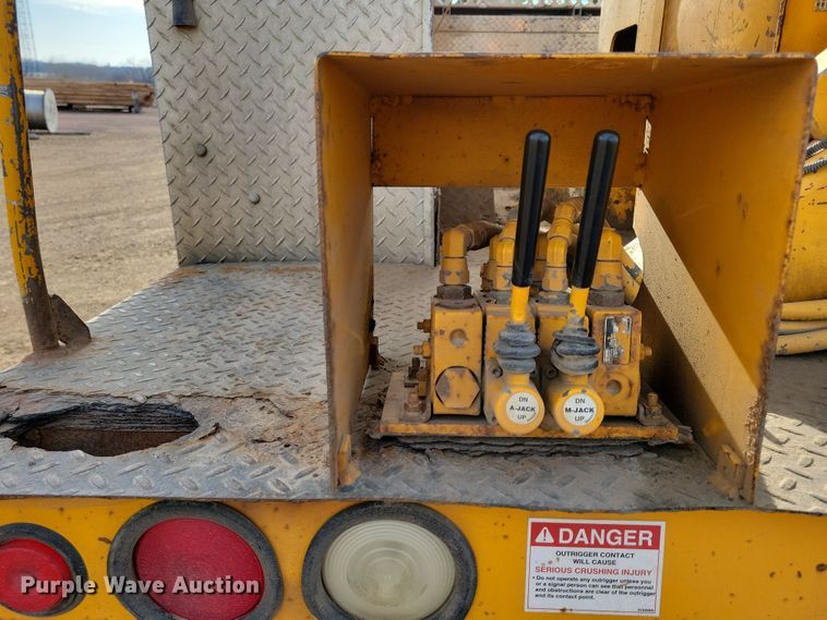 image for item NB9956 2007 Ford F750 Super Duty bucket truck