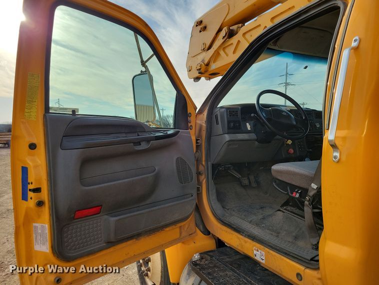 image for item NB9956 2007 Ford F750 Super Duty bucket truck