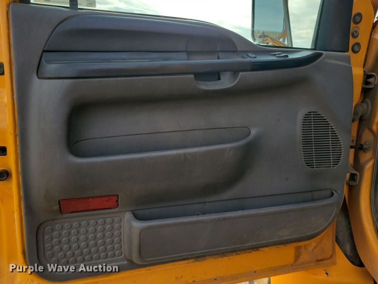 image for item NB9956 2007 Ford F750 Super Duty bucket truck