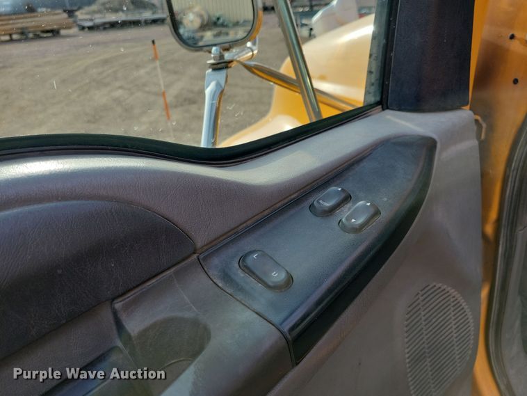 image for item NB9956 2007 Ford F750 Super Duty bucket truck