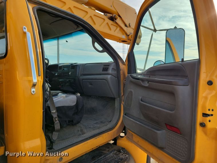 image for item NB9956 2007 Ford F750 Super Duty bucket truck
