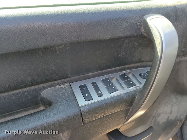 image for item NB9957 2012 Chevrolet  Silverado 1500 Crew Cab pickup truck