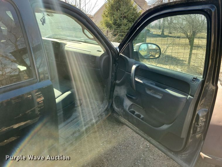 image for item NB9957 2012 Chevrolet  Silverado 1500 Crew Cab pickup truck