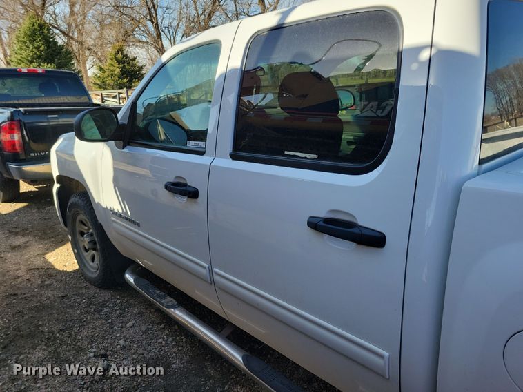 image for item NB9958 2010 Chevrolet  Silverado 1500 Crew Cab pickup truck