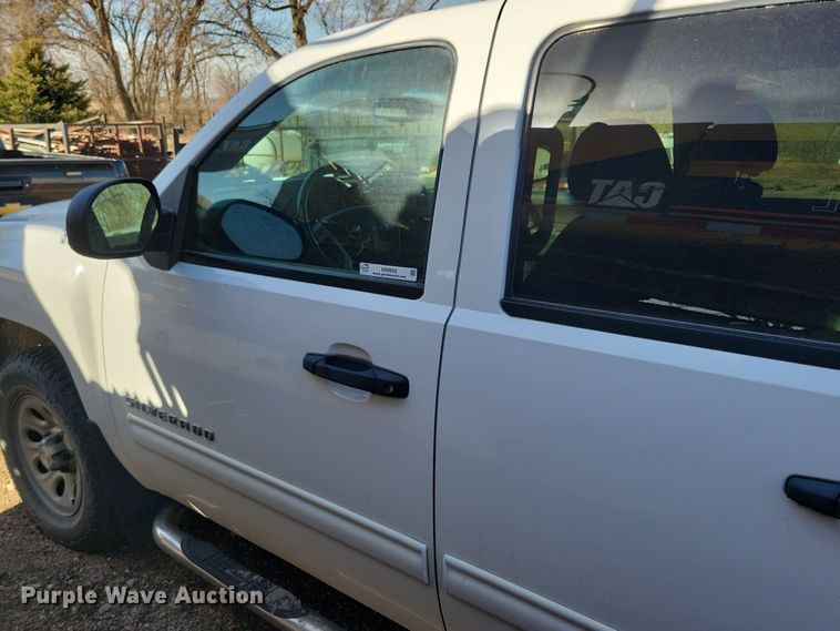 image for item NB9958 2010 Chevrolet  Silverado 1500 Crew Cab pickup truck