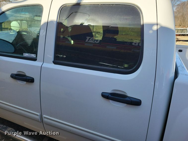 image for item NB9958 2010 Chevrolet  Silverado 1500 Crew Cab pickup truck