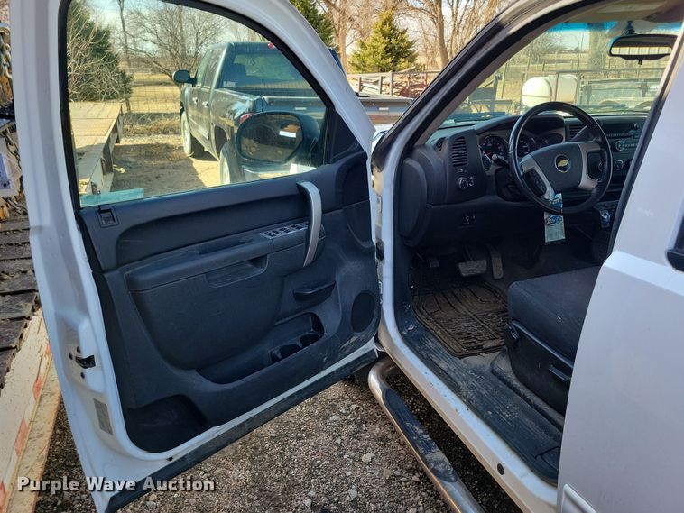 image for item NB9958 2010 Chevrolet  Silverado 1500 Crew Cab pickup truck