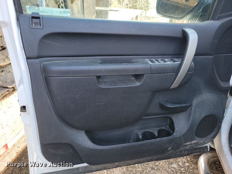 image for item NB9958 2010 Chevrolet  Silverado 1500 Crew Cab pickup truck