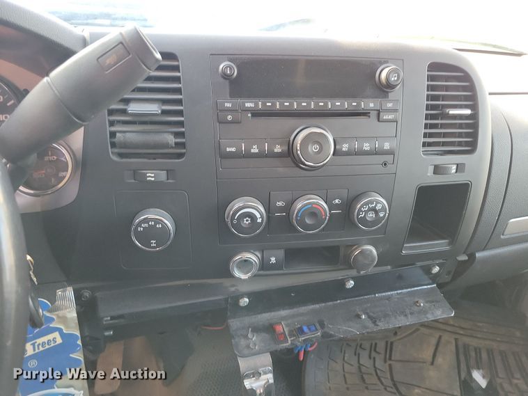 image for item NB9958 2010 Chevrolet  Silverado 1500 Crew Cab pickup truck