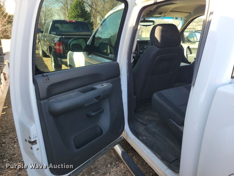 image for item NB9958 2010 Chevrolet  Silverado 1500 Crew Cab pickup truck