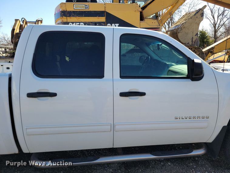 image for item NB9958 2010 Chevrolet  Silverado 1500 Crew Cab pickup truck