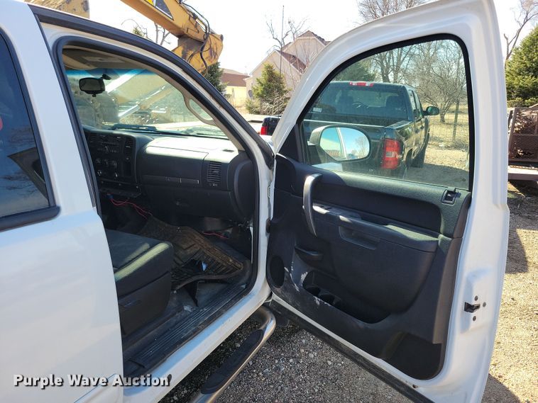 image for item NB9958 2010 Chevrolet  Silverado 1500 Crew Cab pickup truck