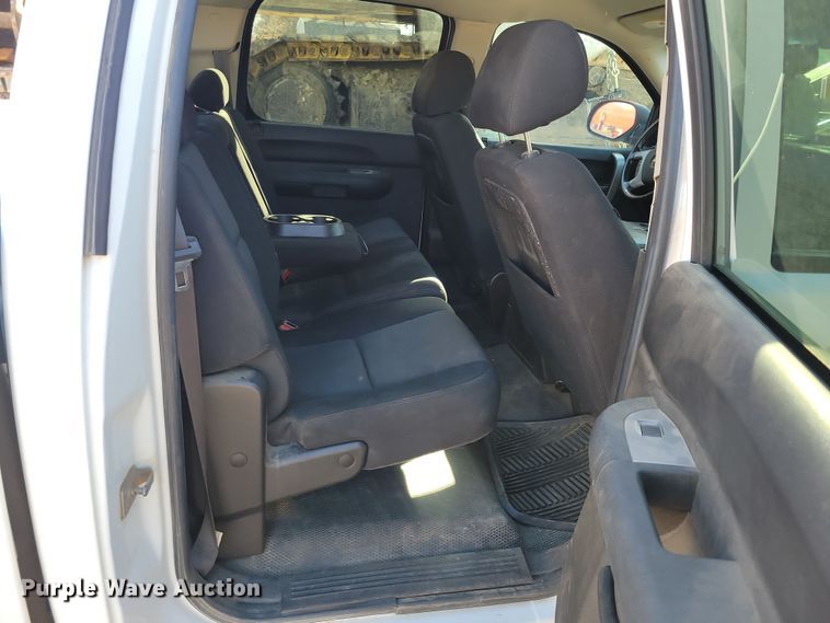 image for item NB9958 2010 Chevrolet  Silverado 1500 Crew Cab pickup truck