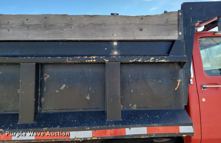 image for item NB9961 1987 Ford F800 dump truck