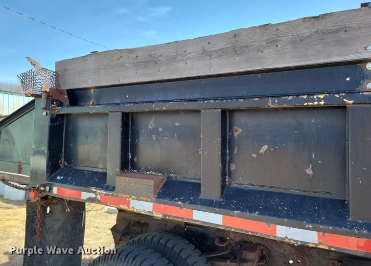 image for item NB9961 1987 Ford F800 dump truck