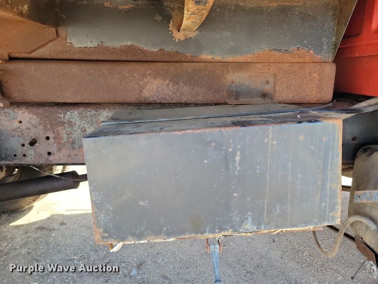 image for item NB9961 1987 Ford F800 dump truck