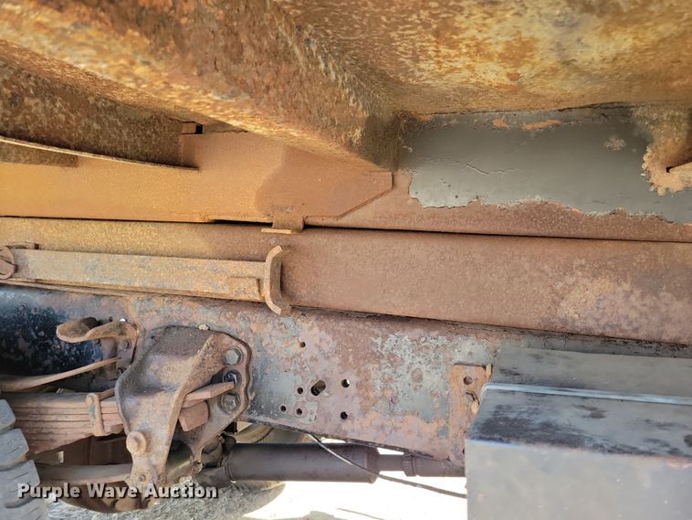 image for item NB9961 1987 Ford F800 dump truck