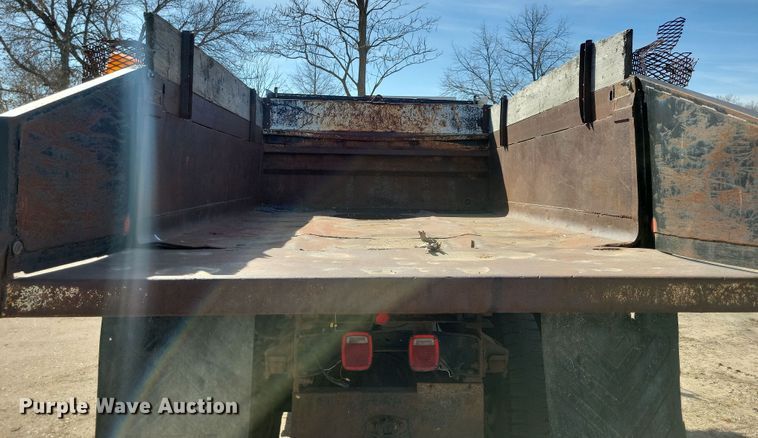 image for item NB9961 1987 Ford F800 dump truck