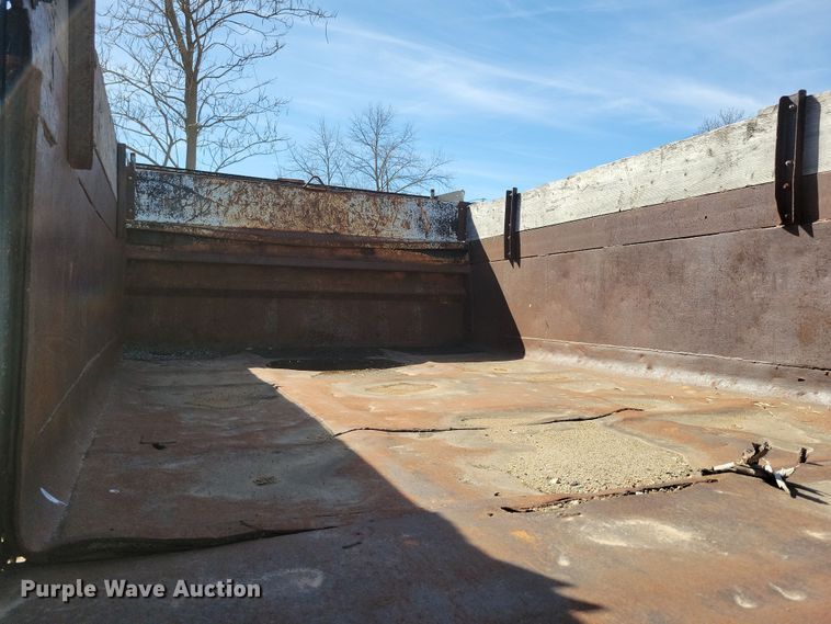 image for item NB9961 1987 Ford F800 dump truck